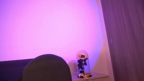Snapshot of violetta_swift_ chatting on 04.30.26 violetta independent model online show from 04.30.26
