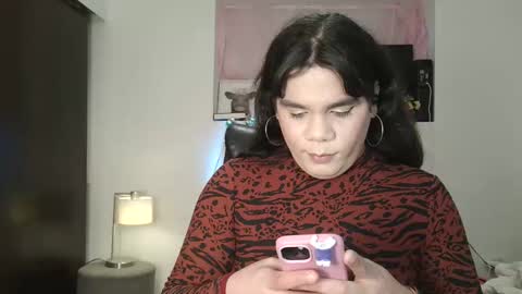 Snapshot of violettacam69 chatting on 01.22.25 violettacam69 online show from 01.22.25