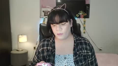 Snapshot of violettacam69 chatting on 01.24.25 violettacam69 online show from 01.24.25