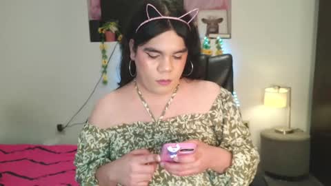 Snapshot of violettacam69 chatting on 02.06.25 violettacam69 online show from 02.06.25