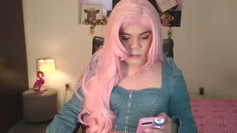 Snapshot of violettacam69 chatting on 02.19.25 violettacam69 online show from 02.19.25