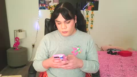 Snapshot of violettacam69 chatting on 02.28.25 violettacam69 online show from 02.28.25