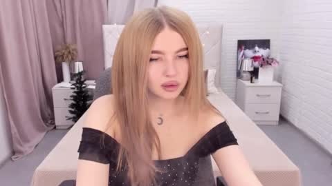 ViolettaOtis online show from 01.04.25