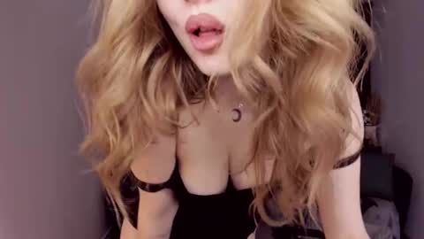 ViolettaOtis online show from 01.06.25