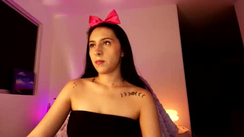 Violetta....Follow me in Twitter... online show from 10.14.25