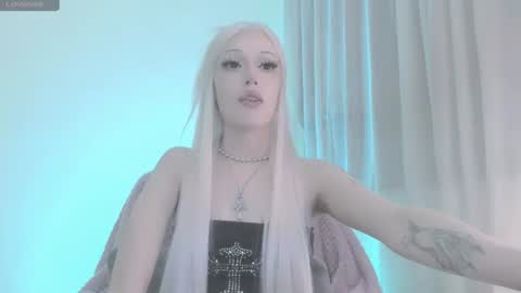 Snapshot of violettbones chatting on 06.25.26 Violett online show from 06.25.26