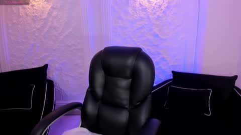 Violett Castel online show from 10.13.25