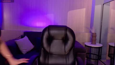 Violett Castel online show from 02.13.26