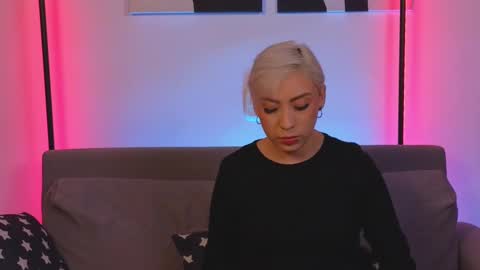 Snapshot of violettgrey_ chatting on 02.19.25 Violet online show from 02.19.25