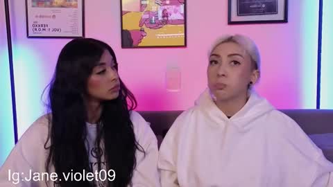 Snapshot of violettgrey_ chatting on 10.09.25 Violet online show from 10.09.25