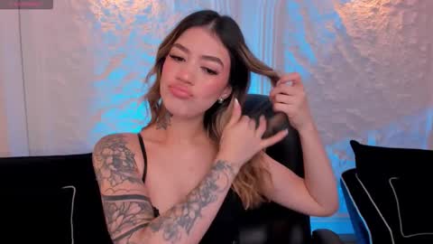 Snapshot of violetthansson chatting on 10.18.25 Violett online show from 10.18.25