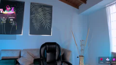 Snapshot of violetthansson chatting on 10.25.25 Violett online show from 10.25.25