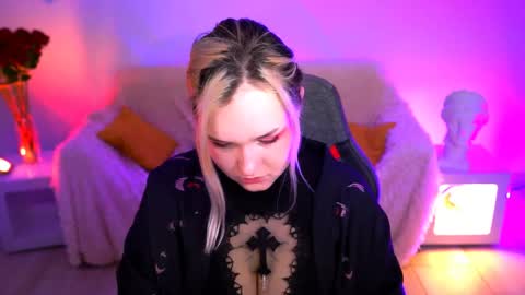 Snapshot of violettwoods chatting on 05.31.26 Violett online show from 05.31.26