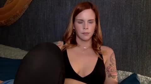 Snapshot of violetxsweets chatting on 01.08.25 Violet online show from 01.08.25