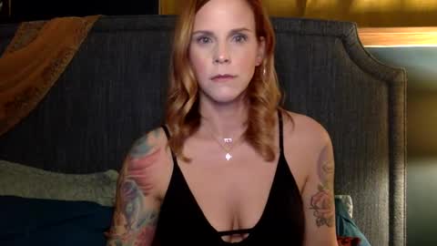 Snapshot of violetxsweets chatting on 01.15.25 Violet online show from 01.15.25