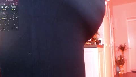 Snapshot of vip_juicy chatting on 01.10.25 VelvettTime online show from 01.10.25