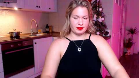 Snapshot of vip_juicy chatting on 01.11.25 VelvettTime online show from 01.11.25