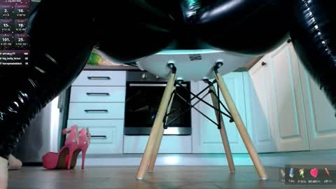 Snapshot of vip_juicy chatting on 01.12.25 VelvettTime online show from 01.12.25