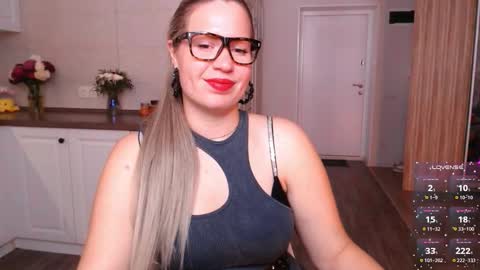 Snapshot of vip_juicy chatting on 09.19.25 VelvettTime online show from 09.19.25