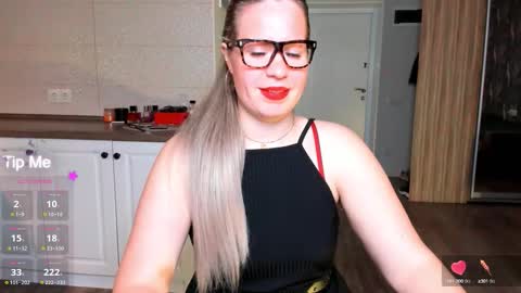 Snapshot of vip_juicy chatting on 10.02.25 VelvettTime online show from 10.02.25