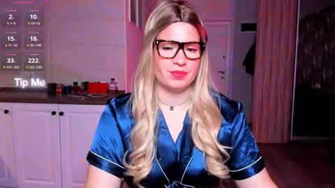 Snapshot of vip_juicy chatting on 10.20.25 VelvettTime online show from 10.20.25