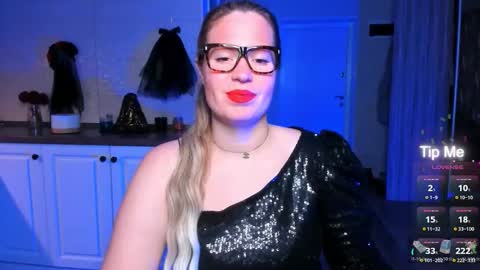 Snapshot of vip_juicy chatting on 10.26.25 VelvettTime online show from 10.26.25