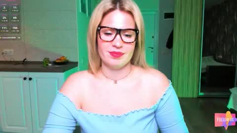 Snapshot of vip_juicy chatting on 11.05.25 VelvettTime online show from 11.05.25