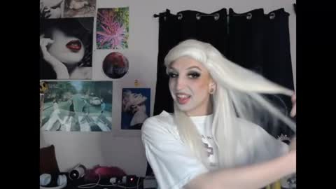 Snapshot of viperthedoll chatting on 06.19.26 Viper online show from 06.19.26