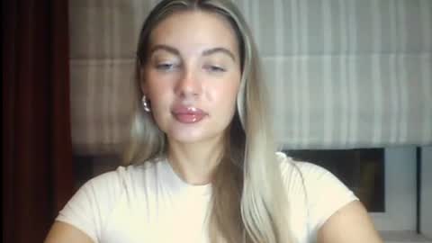Snapshot of viraya chatting on 07.20.26 emma online show from 07.20.26