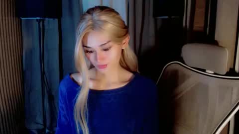 Snapshot of virgenpearl chatting on 10.07.25 Pearl online show from 10.07.25