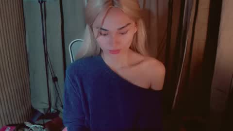 Snapshot of virgenpearl chatting on 10.08.25 Pearl online show from 10.08.25