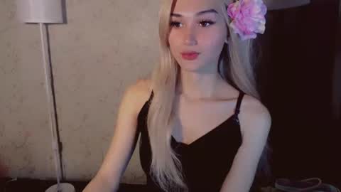 Snapshot of virgenpearl chatting on 10.22.25 Pearl online show from 10.22.25