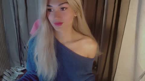 Snapshot of virgenpearl chatting on 11.08.25 Pearl online show from 11.08.25