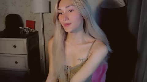 Snapshot of virgenpearl chatting on 11.12.25 Pearl online show from 11.12.25