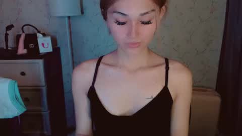 Snapshot of virgenpearl chatting on 02.13.26 Pearl online show from 02.13.26