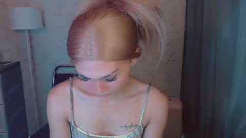 Snapshot of virgenpearl chatting on 02.14.26 Pearl online show from 02.14.26