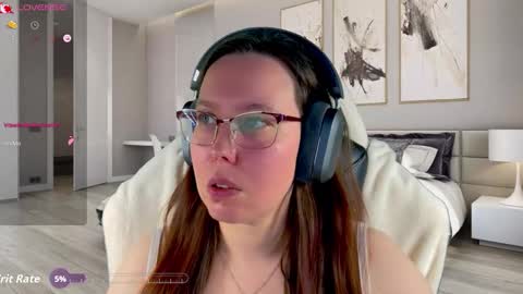 Snapshot of visecret chatting on 11.11.25 Victoria Romans online show from 11.11.25