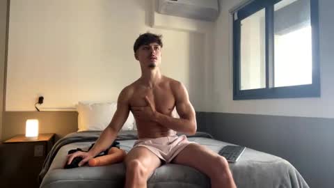 Snapshot of vitoraugustoxxx chatting on 10.01.25 vitoraugustoxxx online show from 10.01.25