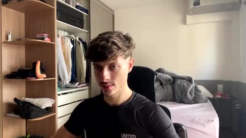 Snapshot of vitoraugustoxxx chatting on 11.01.25 vitoraugustoxxx online show from 11.01.25