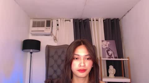 Snapshot of vivahot_zen chatting on 10.17.25 ZEN online show from 10.17.25
