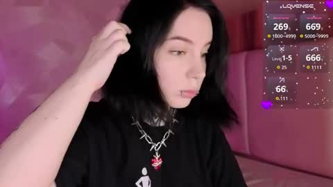 Snapshot of vivi__squirrel chatting on 06.01.26 Vivi online show from 06.01.26