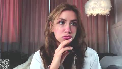 You like my friends can call me LUNA  This is my first day here online show from 09.13.25