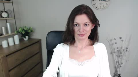 Vivian online show from 01.08.25