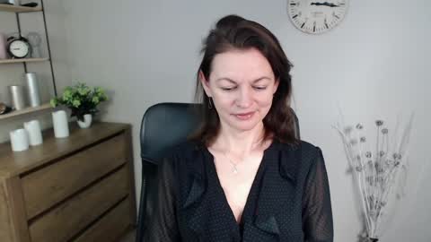 Vivian online show from 01.14.25