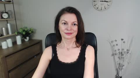 Vivian online show from 01.16.25