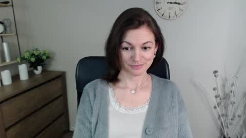 Vivian online show from 01.21.25