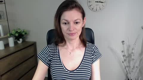 Vivian online show from 01.23.25