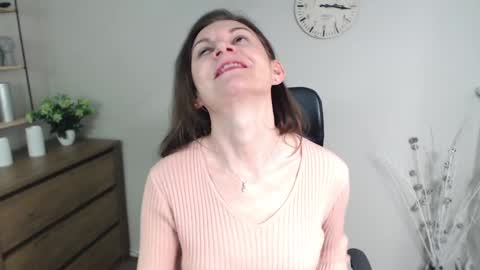 Vivian online show from 01.24.25