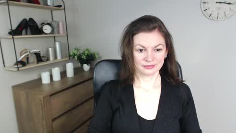 Vivian online show from 01.28.25