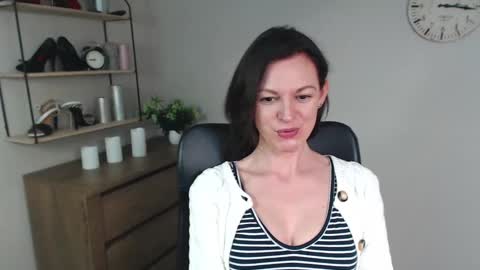 Vivian online show from 01.30.25